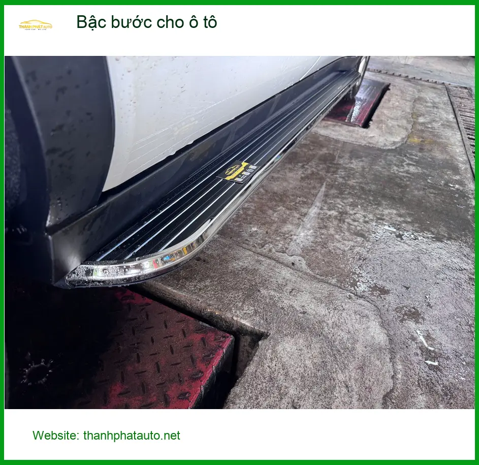 Anh Minh lắp bậc bước cho Ford Everest tại Hóc Môn vì muốn xe trông cứng cáp hơn ảnh thực tế 2