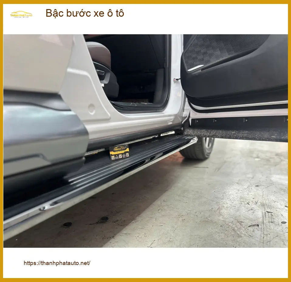 Anh Minh lắp bậc bước xe ô tô Ford Everest tại Quận 2 để gia đình lên xuống xe an toàn ảnh thực tế 5