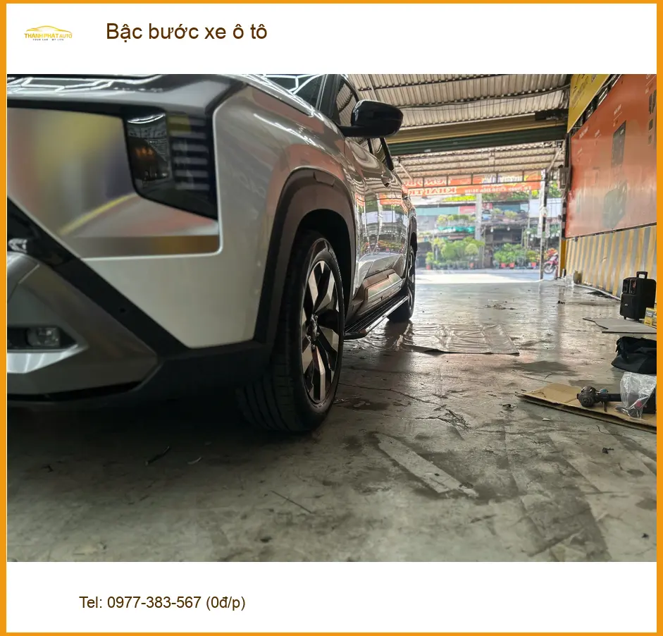 Chị Thanh lắp bậc bước xe ô tô Hyundai SantaFe tại Quận 1 vì hay chở con nhỏ ảnh thực tế 2