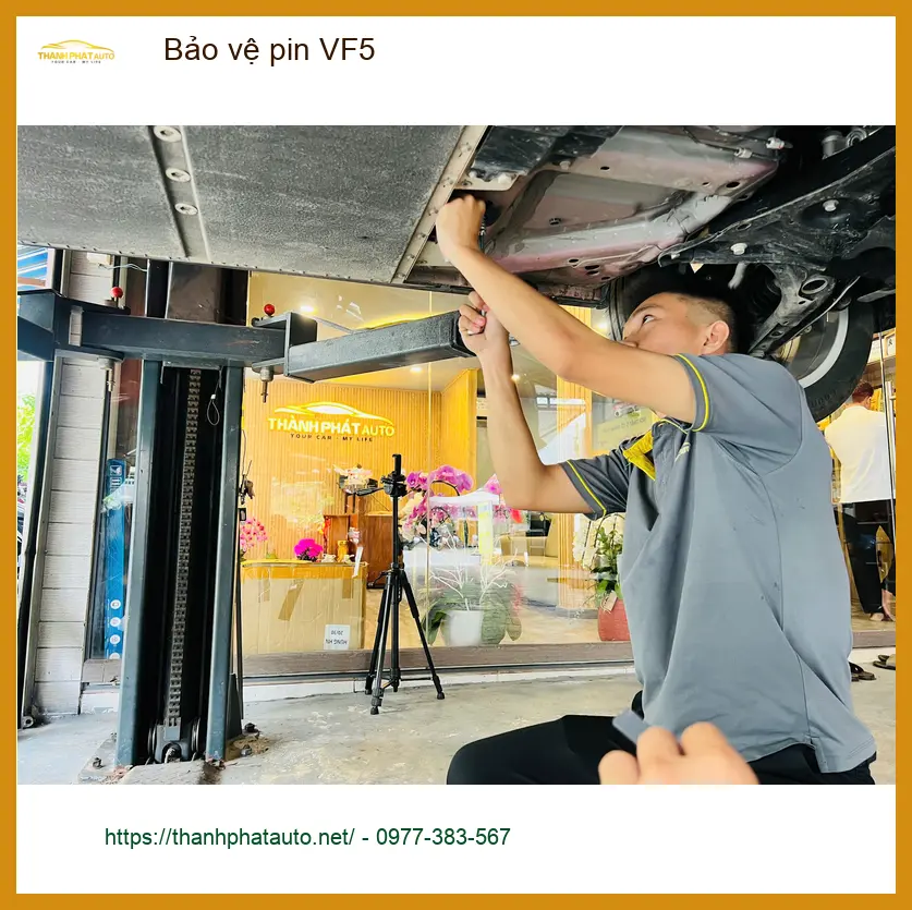 Anh Trường lắp đặt bảo vệ pin VinFast VF5 tại Gò Vấp tránh chai pin sớm