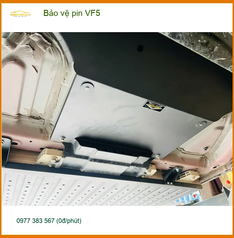 Anh Trường lắp đặt bảo vệ pin VinFast VF5 tại Gò Vấp tránh chai pin sớm ảnh thực tế 2