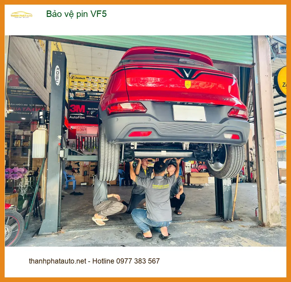 Anh Trường lắp đặt bảo vệ pin VinFast VF5 tại Gò Vấp tránh chai pin sớm ảnh thực tế 4