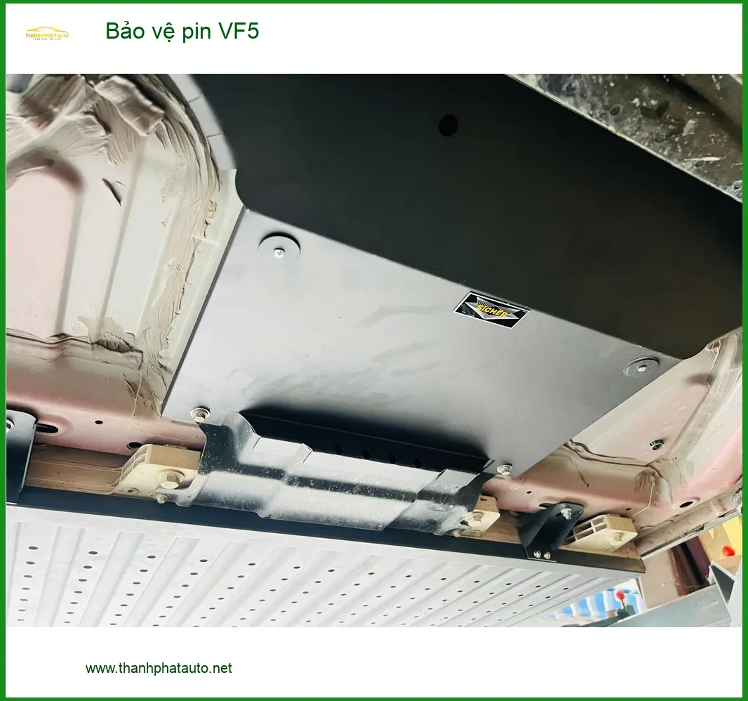 Anh Long lắp đặt bảo vệ pin VinFast VF5 chính hãng tại Củ Chi tránh chai pin
