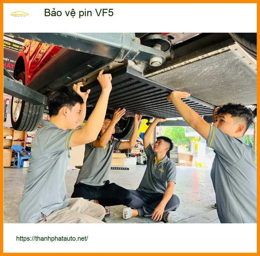 Anh Long lắp đặt bảo vệ pin VinFast VF5 chính hãng tại Củ Chi tránh chai pin ảnh thực tế 4