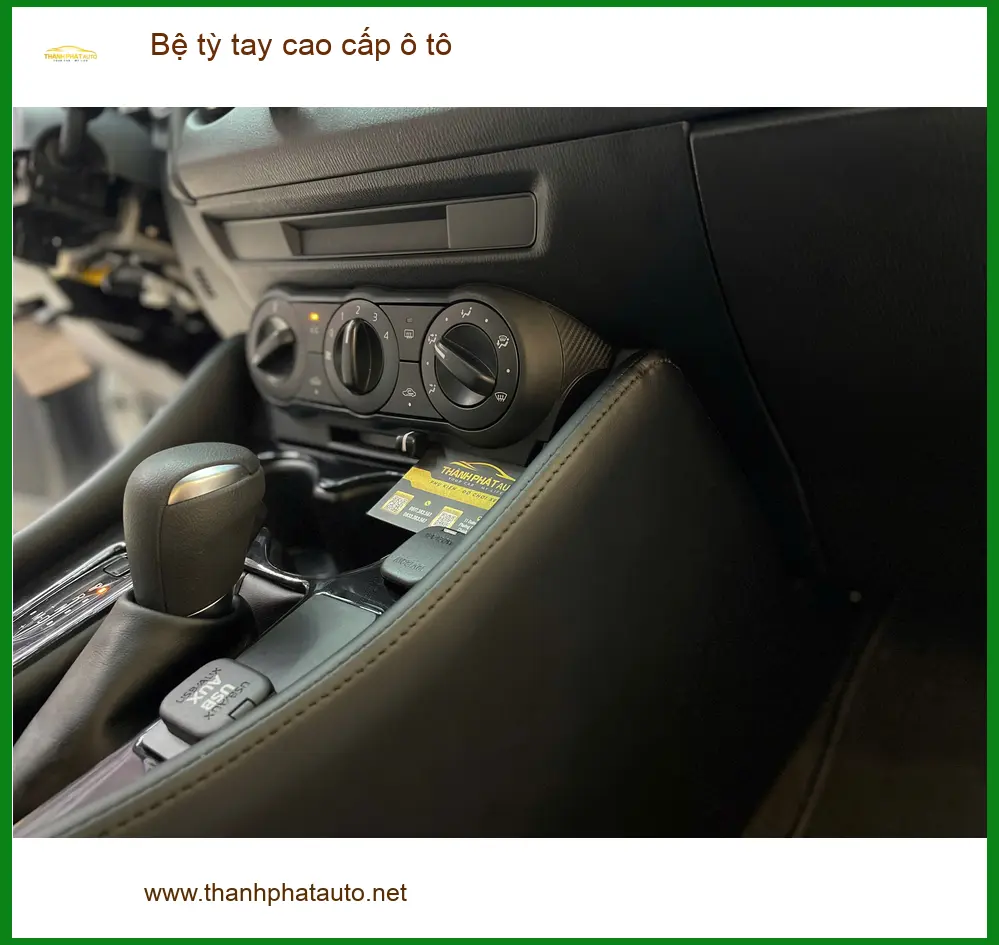 Anh Nhật nâng cấp bệ tỳ tay cao cấp cho Hyundai Grand i10 tại Quận Thủ Đức để giảm mỏi khi lái xe đường dài