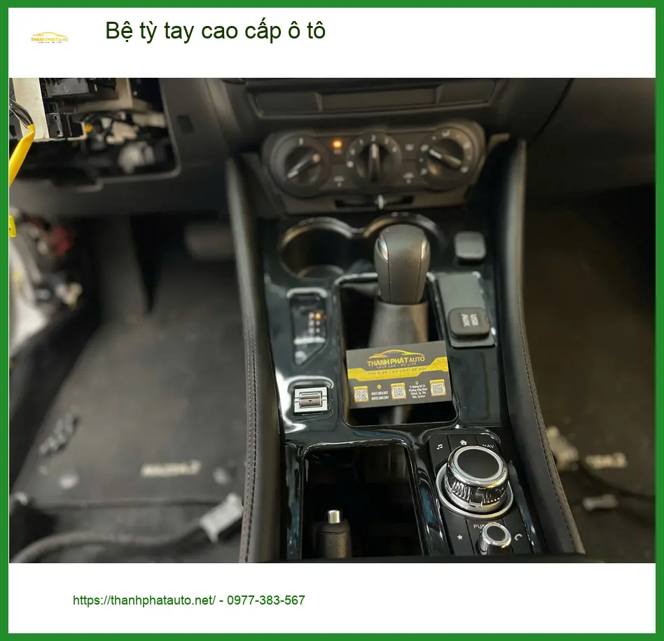 Anh Nhật nâng cấp bệ tỳ tay cao cấp cho Hyundai Grand i10 tại Quận Thủ Đức để giảm mỏi khi lái xe đường dài ảnh thực tế 2