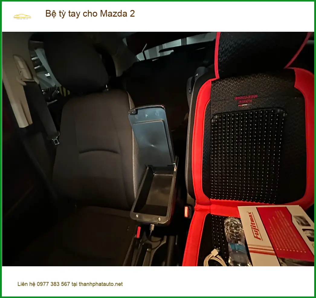 Cô Trâm lắp bệ tỳ tay cho Mazda 2 ở Quận 10 để lái xe đường dài không mỏi tay ảnh thực tế 2