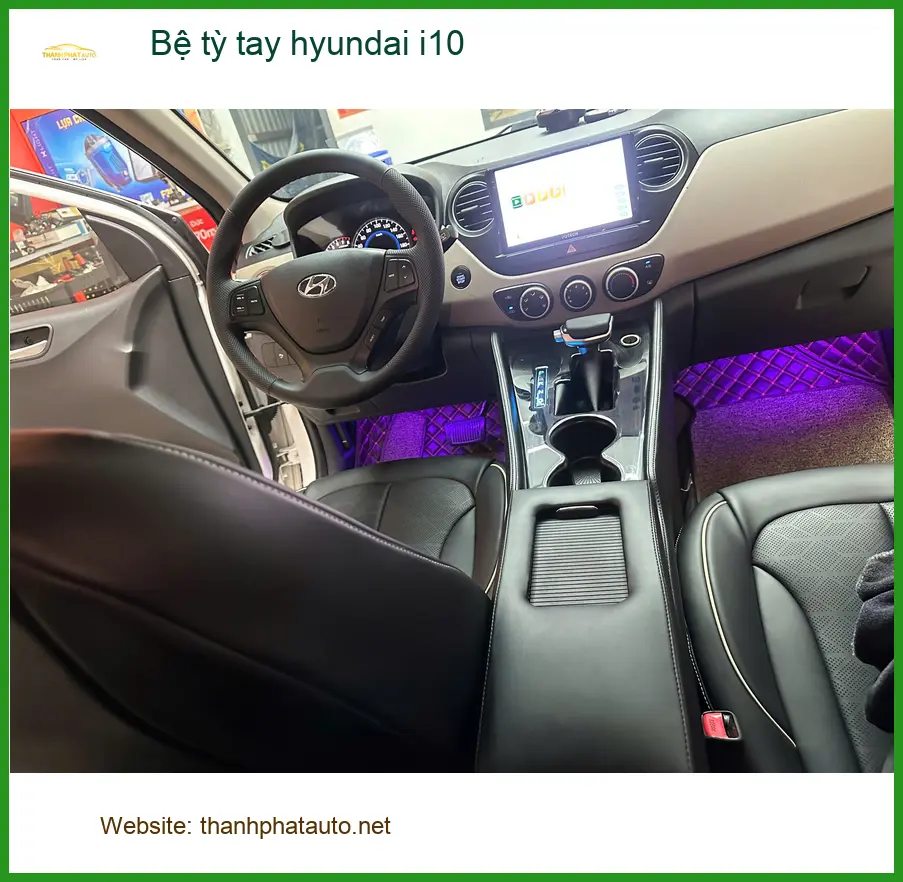 Chị Thanh Nga lắp bệ tỳ tay Hyundai i10 tại Quận 2 để lái xe đường dài thoải mái hơn ảnh thực tế 2