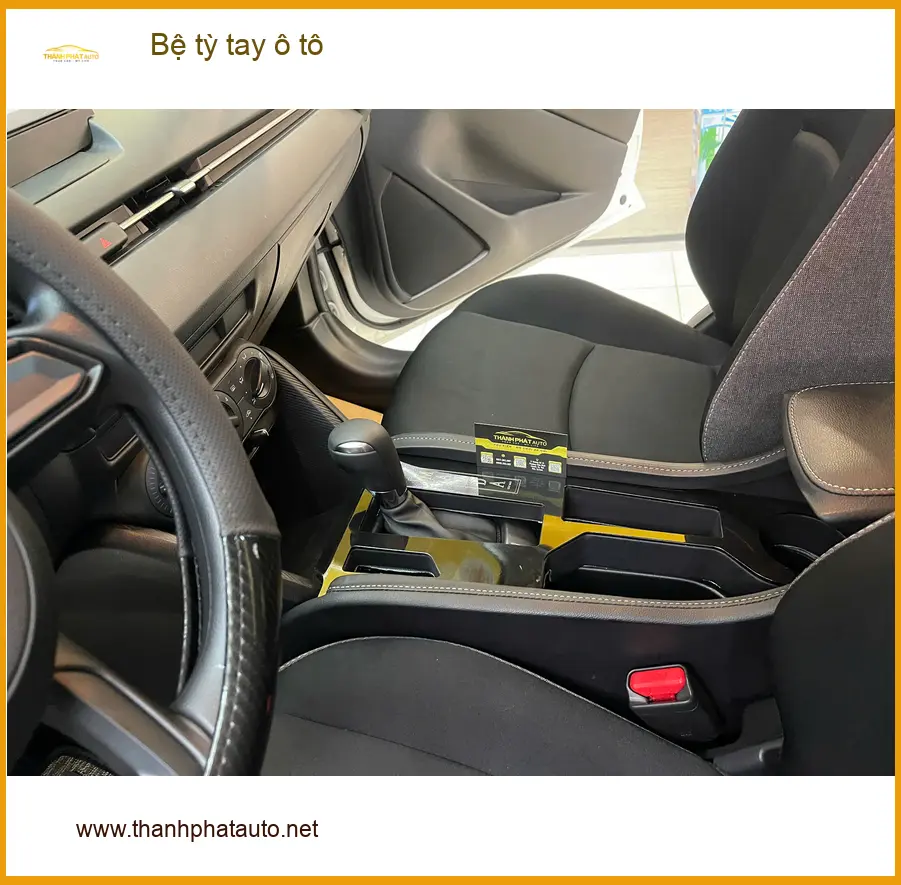 Anh Lâm lắp bệ tỳ tay ô tô Hyundai Accent tại Quận 10 lái xe đỡ mỏi