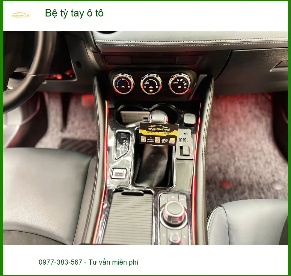 Anh Khải lắp bệ tỳ tay ô tô Hyundai Grand i10 ở Quận 2 tiện tỳ tay