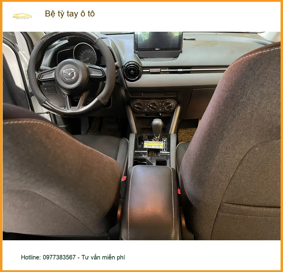 Anh Minh lắp bệ tỳ tay ô tô cho Hyundai Accent tại Quận 3 vì hay kẹt xe ảnh thực tế 2