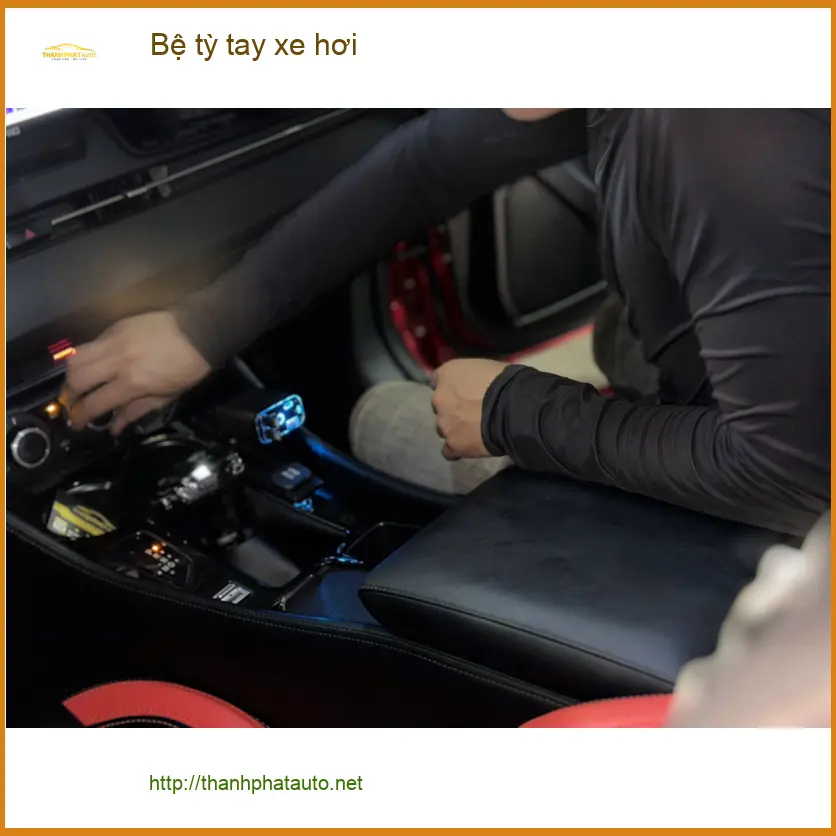 Anh Khang lắp bệ tỳ tay xe hơi Hyundai Accent tại Quận Bình Tân ảnh thực tế 5