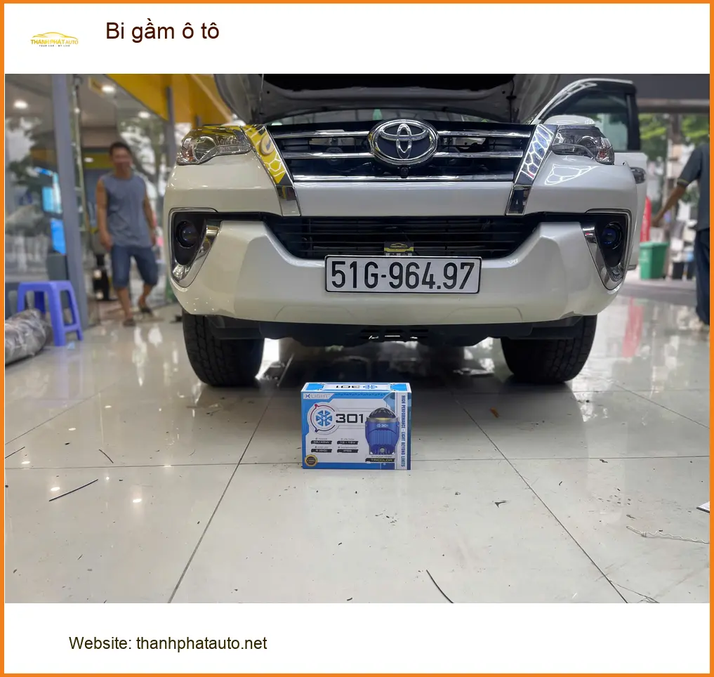 Chị Thảo độ bi gầm ô tô cho Hyundai SantaFe tại Quận 7 vì đèn zin quá yếu khi đi đêm ảnh thực tế 4