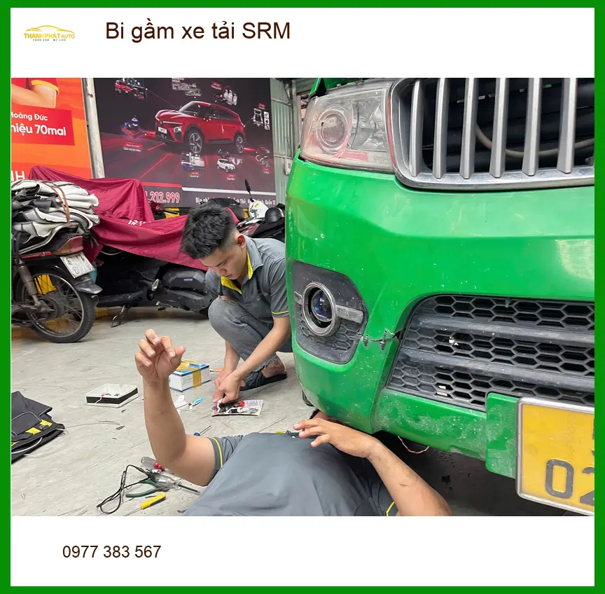 Chú Tùng lắp bi gầm cho xe tải SRM tại Quận 9 vì đèn zin không đủ sáng