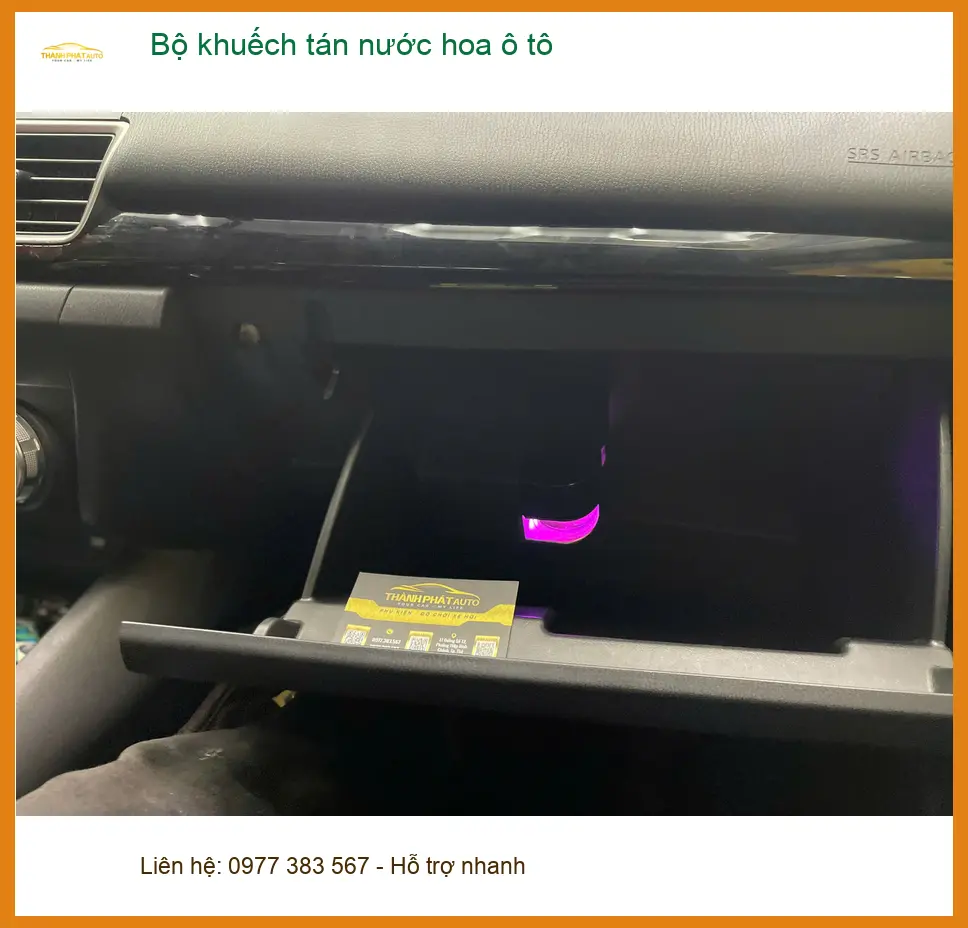 Anh Đạt lắp Bộ khuếch tán nước hoa ô tô cho Honda CRV tại Quận 1 để xe luôn thơm mát ảnh thực tế 2