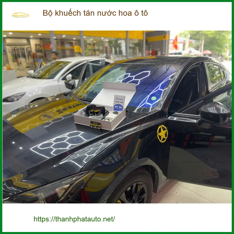 Anh Đạt lắp Bộ khuếch tán nước hoa ô tô cho Honda CRV tại Quận 1 để xe luôn thơm mát ảnh thực tế 3
