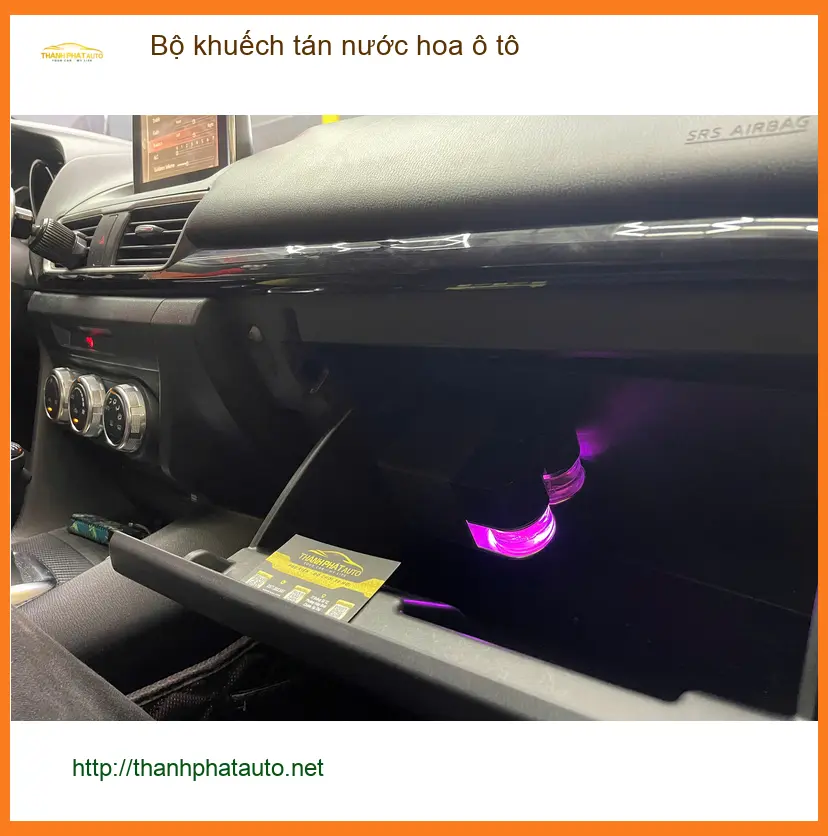 Anh Đạt lắp Bộ khuếch tán nước hoa ô tô cho Honda CRV tại Quận 1 để xe luôn thơm mát ảnh thực tế 5