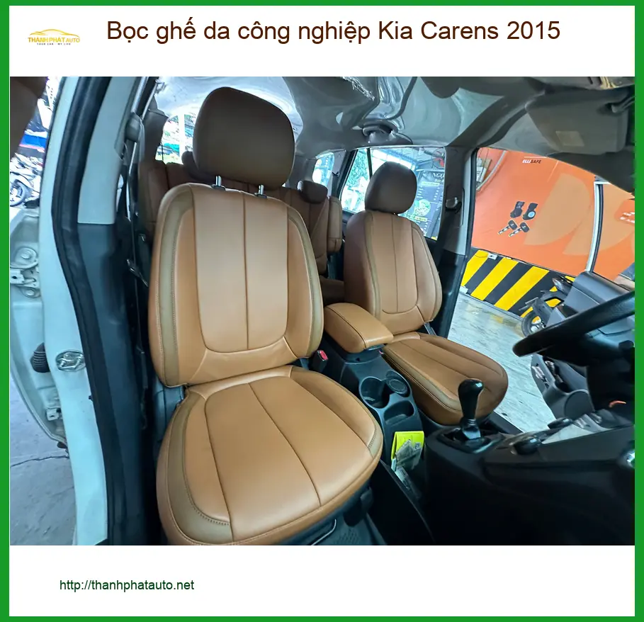Chú Tấn bọc ghế da công nghiệp Kia Carens 2015 tại Quận Tân Phú