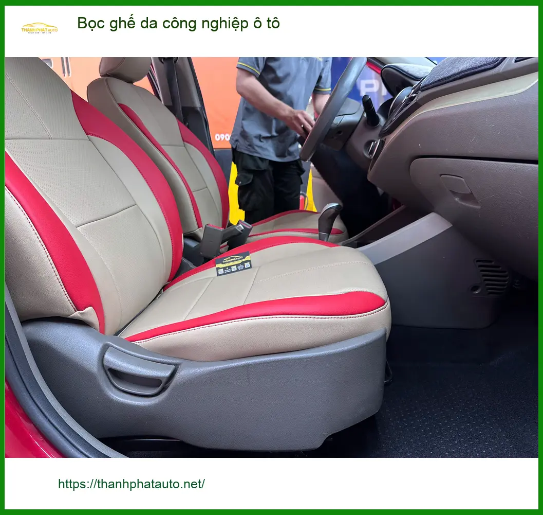Anh Bách bọc ghế da công nghiệp ô tô Nissan Almera tại Quận 4 để nội thất bền đẹp ảnh thực tế 2