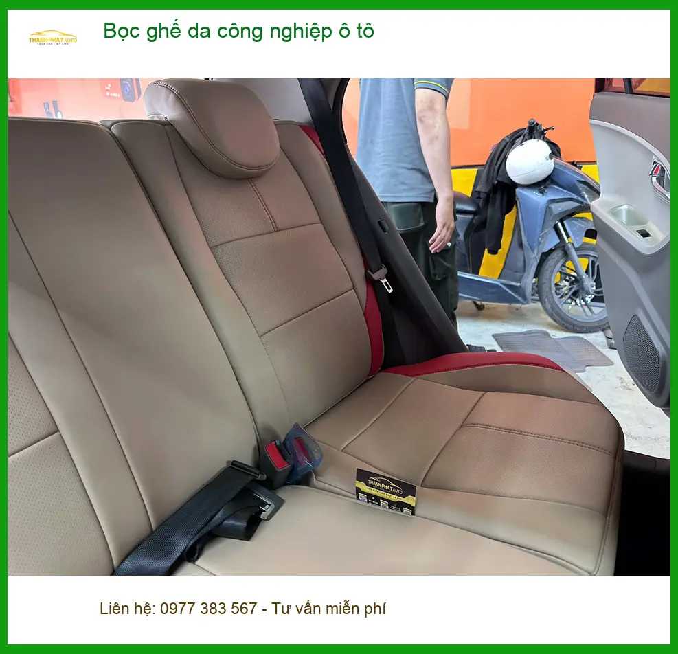 Anh Bách bọc ghế da công nghiệp ô tô Nissan Almera tại Quận 4 để nội thất bền đẹp ảnh thực tế 5