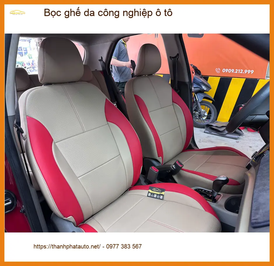 Anh Quang bọc ghế da công nghiệp Hyundai Accent Quận 6 vì ghế cũ đã xuống cấp nghiêm trọng