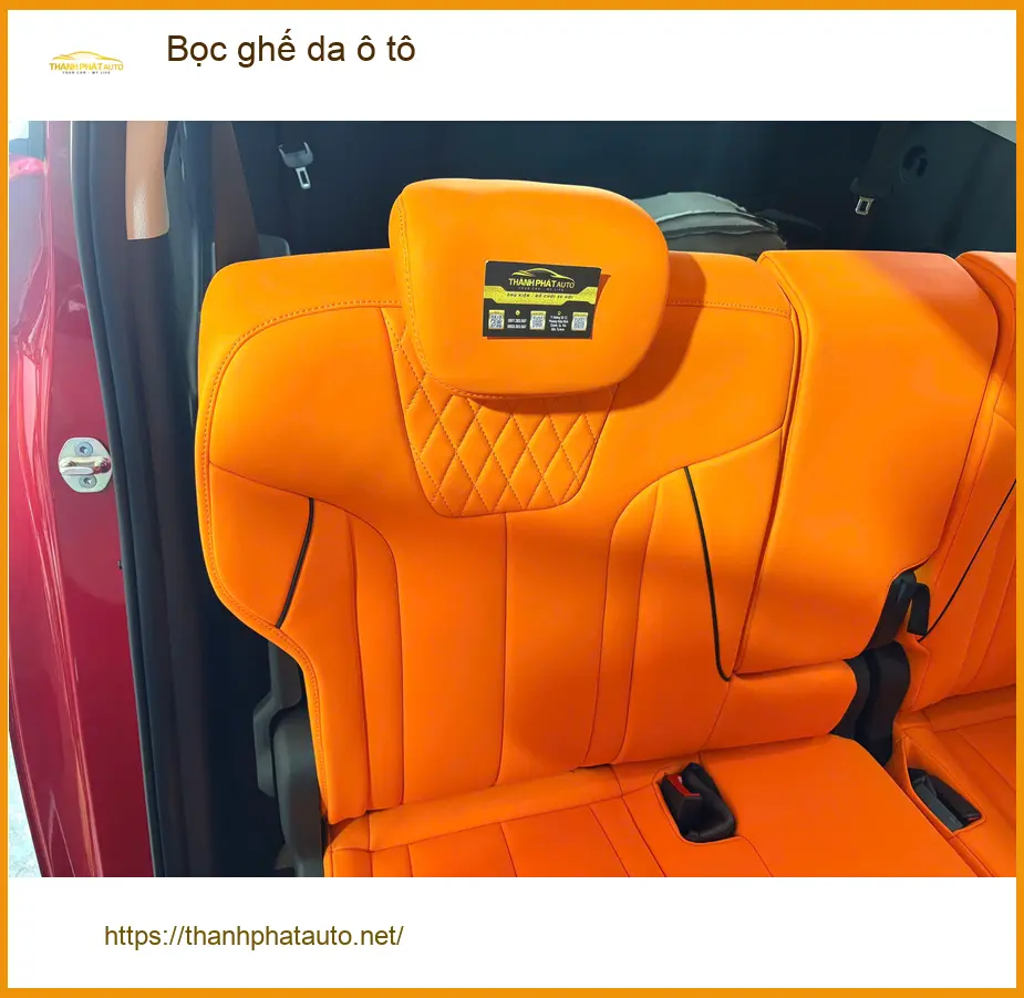 Chị Thùy Trang bọc ghế da ô tô Mazda 3 tại Quận 3 để xe sang trọng hơn ảnh thực tế 2
