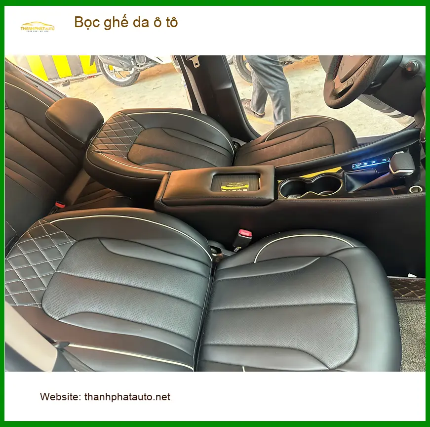 Anh Đạt bọc ghế da ô tô Hyundai Accent tại Quận Phú Nhuận