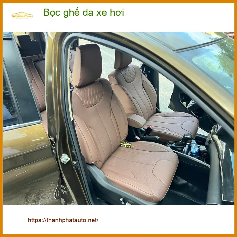 Anh Tiến bọc ghế da xe hơi Toyota Corolla Cross tại Quận 9 để nâng tầm nội thất