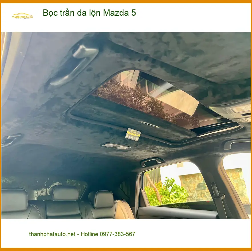 Chị Hương bọc trần da lộn Mazda 5 tại Quận 3 vì trần xe cũ bị ố, xuống cấp