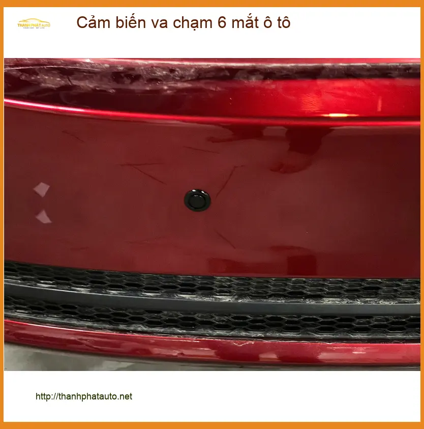 Anh Khải lắp cảm biến va chạm 6 mắt ô tô cho Hyundai Accent tại Quận 2 để lùi xe an toàn
