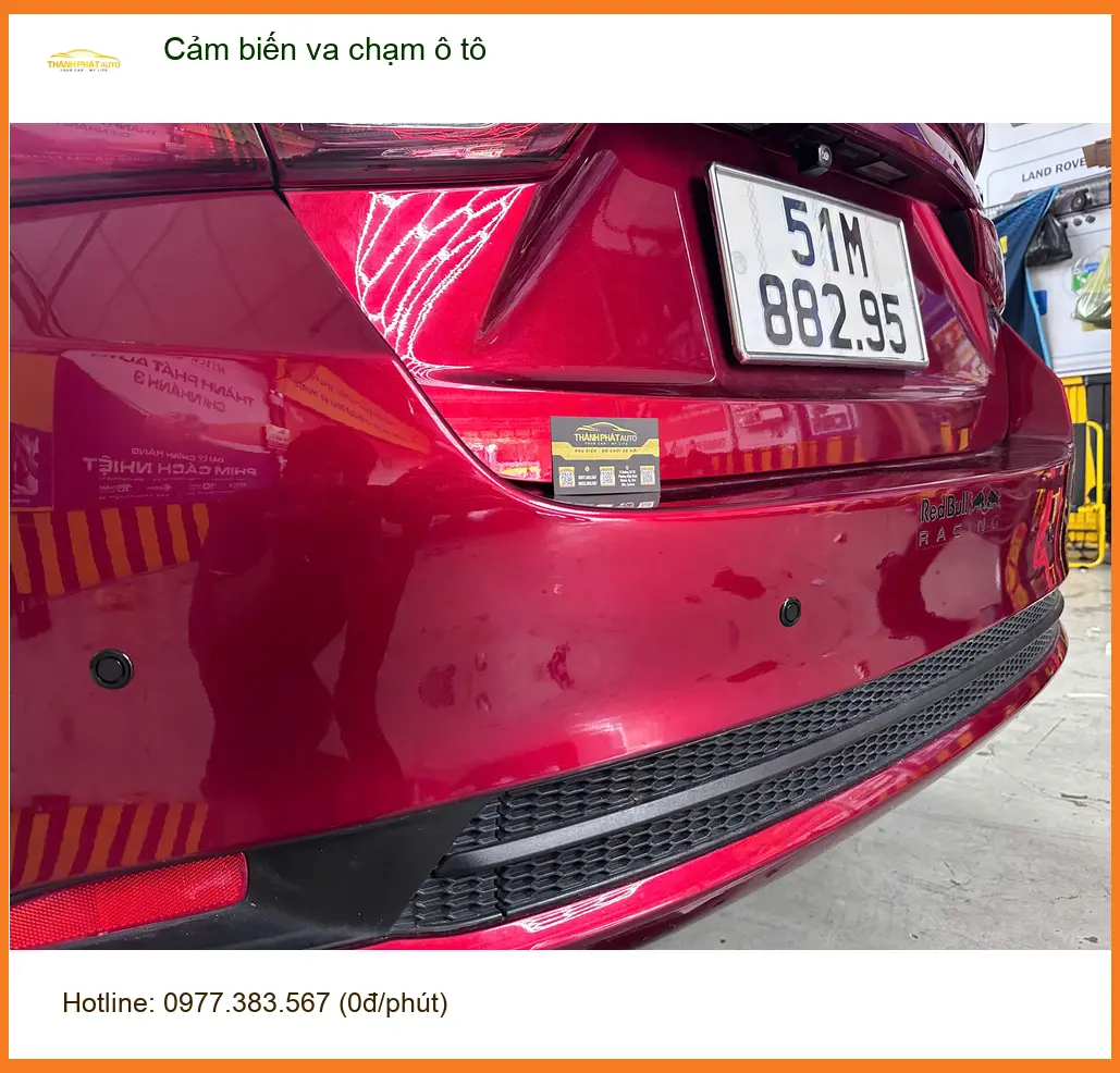 Anh Kiên lắp cảm biến va chạm ô tô cho Mazda 3 tại Gò Vấp để lùi xe dễ hơn ảnh thực tế 2