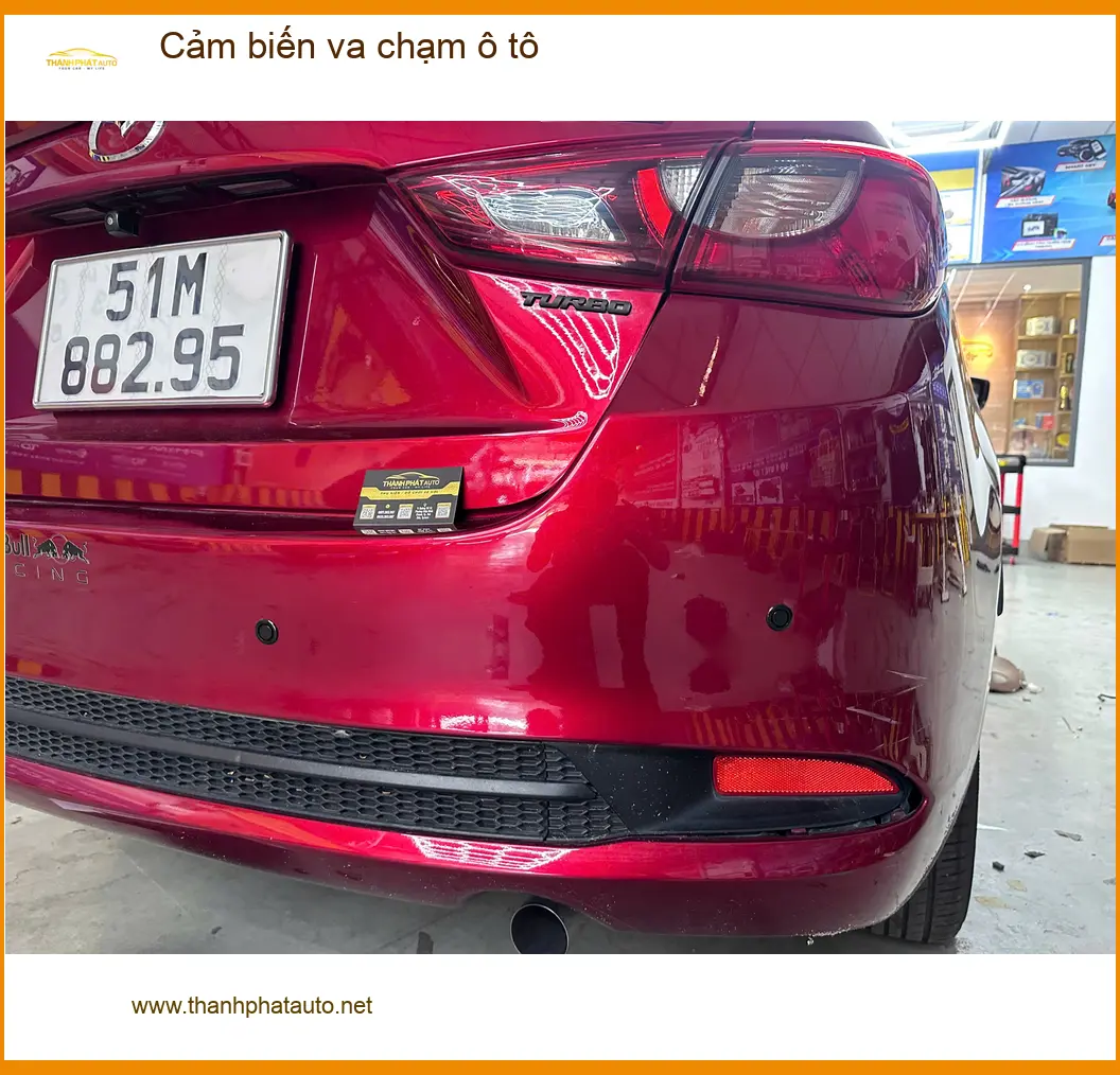 Anh Kiên lắp cảm biến va chạm ô tô cho Mazda 3 tại Gò Vấp để lùi xe dễ hơn ảnh thực tế 3