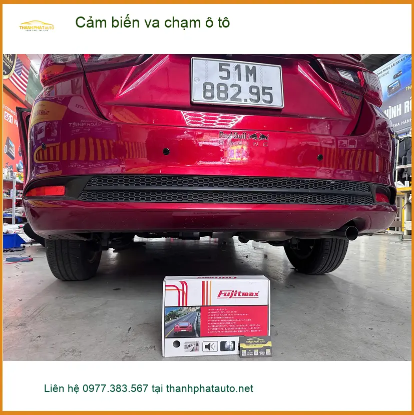 Anh Tấn lắp cảm biến va chạm ô tô cho Honda CRV tại Quận 2 để lùi xe an toàn hơn