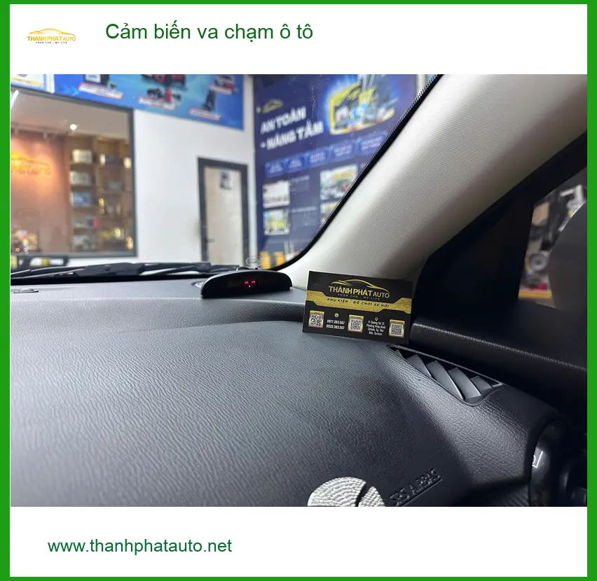 Anh Tấn lắp cảm biến va chạm ô tô cho Honda CRV tại Quận 2 để lùi xe an toàn hơn ảnh thực tế 2