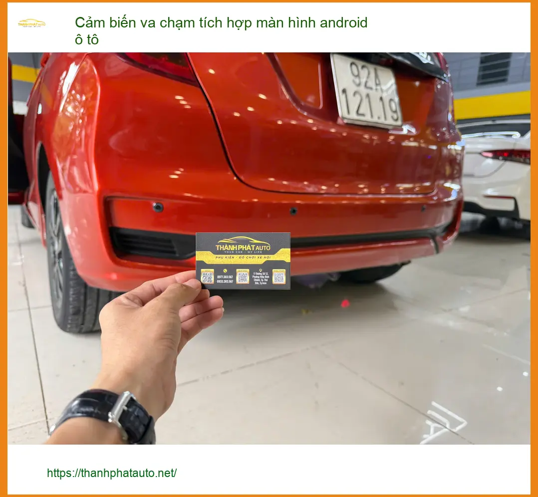 Cô Diệu lắp cảm biến va chạm tích hợp màn hình android ô tô tại Quận 3