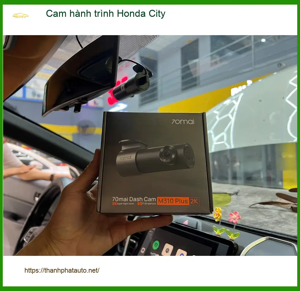 Chú Tấn gắn camera hành trình Honda City tại Quận 5 vì cần bằng chứng. ảnh thực tế 2