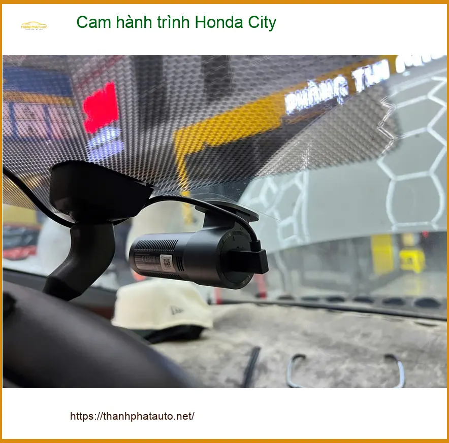 Chú Tấn gắn camera hành trình Honda City tại Quận 5 vì cần bằng chứng. ảnh thực tế 4