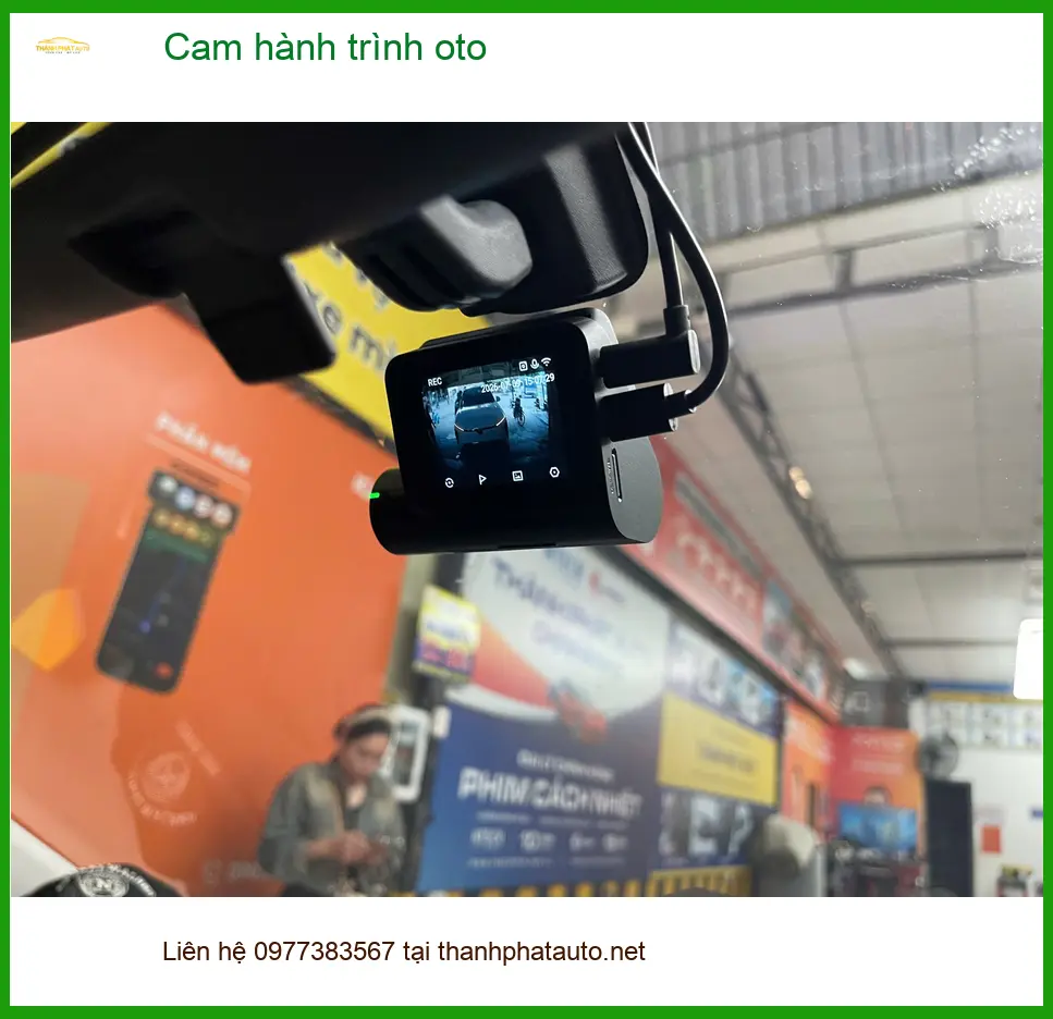 Anh Tiến lắp cam hành trình cho Ford Everest tại Hóc Môn để an toàn hơn
