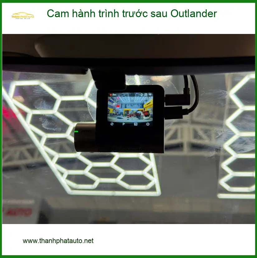 Anh Tùng lắp cam hành trình trước sau Outlander tại Quận 10 để ghi lại hành trình rõ nét ảnh thực tế 2