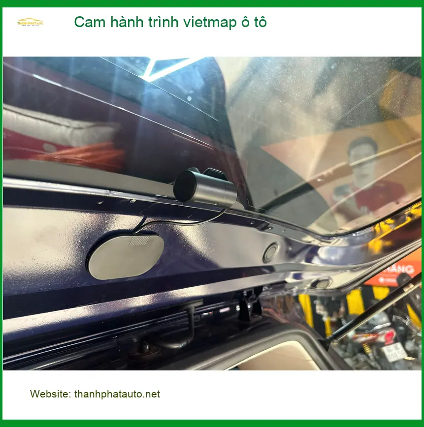 Anh Minh lắp camera hành trình Vietmap ô tô tại Quận 12 cho Honda CRV