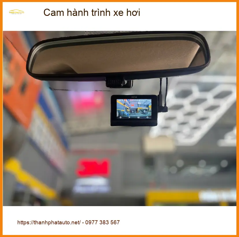 Chú Phước lắp cam hành trình xe hơi cho Kia K3 ở Quận Tân Bình để tránh va chạm. ảnh thực tế 3