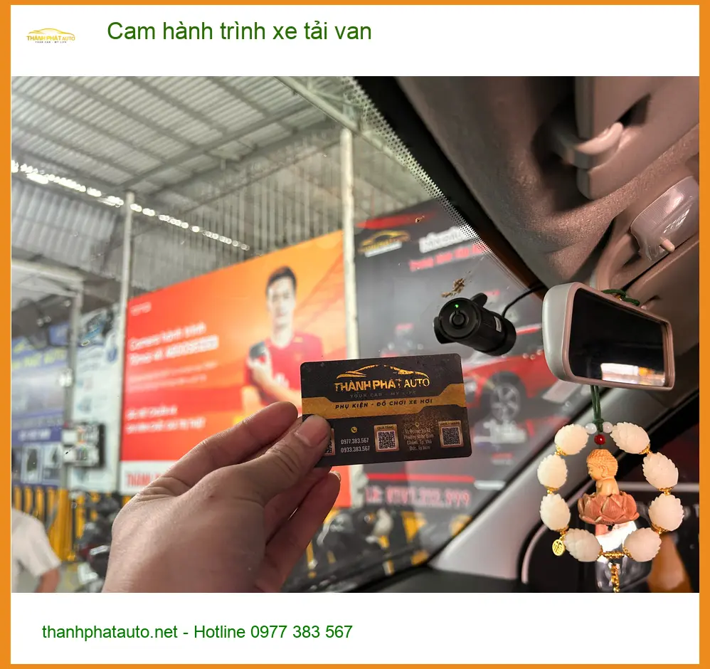 Anh Minh lắp cam hành trình xe tải van Ford Transit để an tâm giao hàng tại Quận 1 ảnh thực tế 3