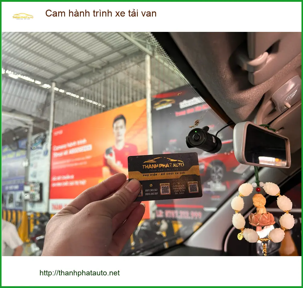 Anh Minh lắp cam hành trình xe tải van Hyundai Solati tại Quận 8 ảnh thực tế 5