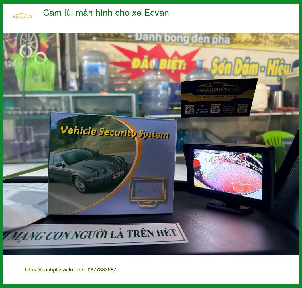 Anh Minh lắp cam lùi màn hình cho xe Ecvan để lùi xe an toàn hơn tại Hóc Môn