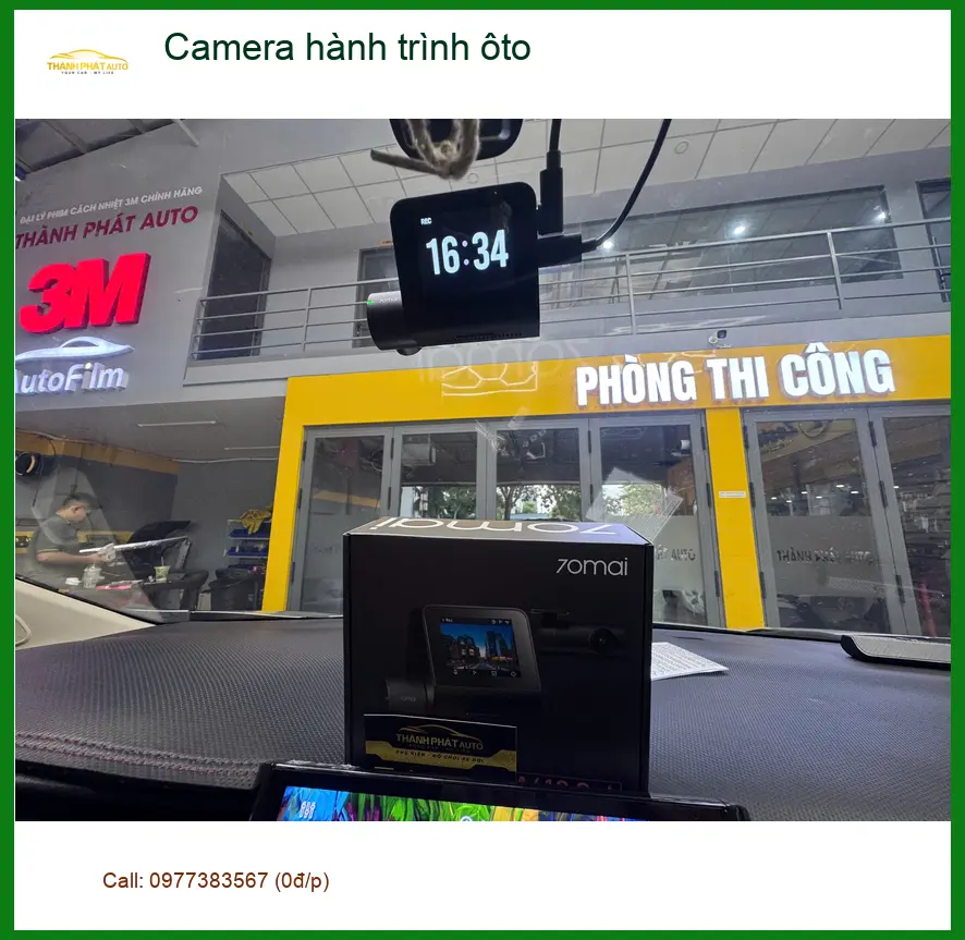Anh Khoa lắp Camera hành trình ô tô Toyota Camry tại Hóc Môn