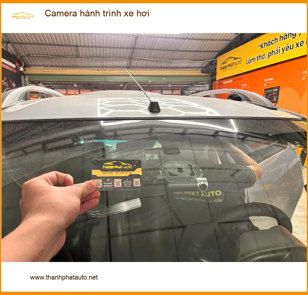 Anh Minh lắp Camera hành trình xe hơi Mazda CX-5 ở Quận 9 tránh va chạm ảnh thực tế 3