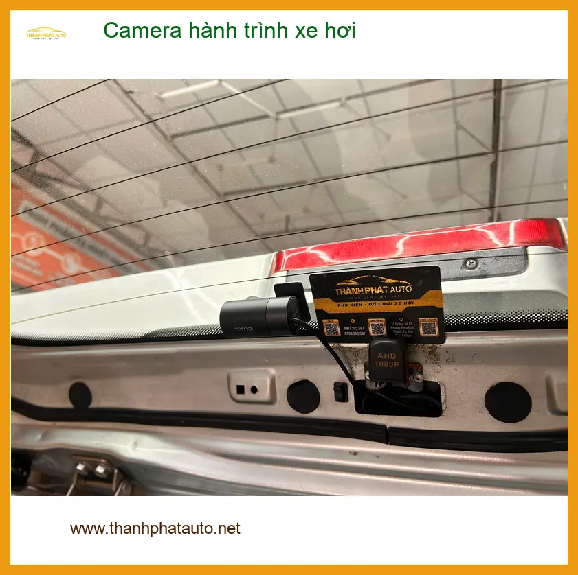 Anh Minh lắp Camera hành trình xe hơi cho Hyundai Santa Fe tại Quận 2 để an tâm lái xe ảnh thực tế 2