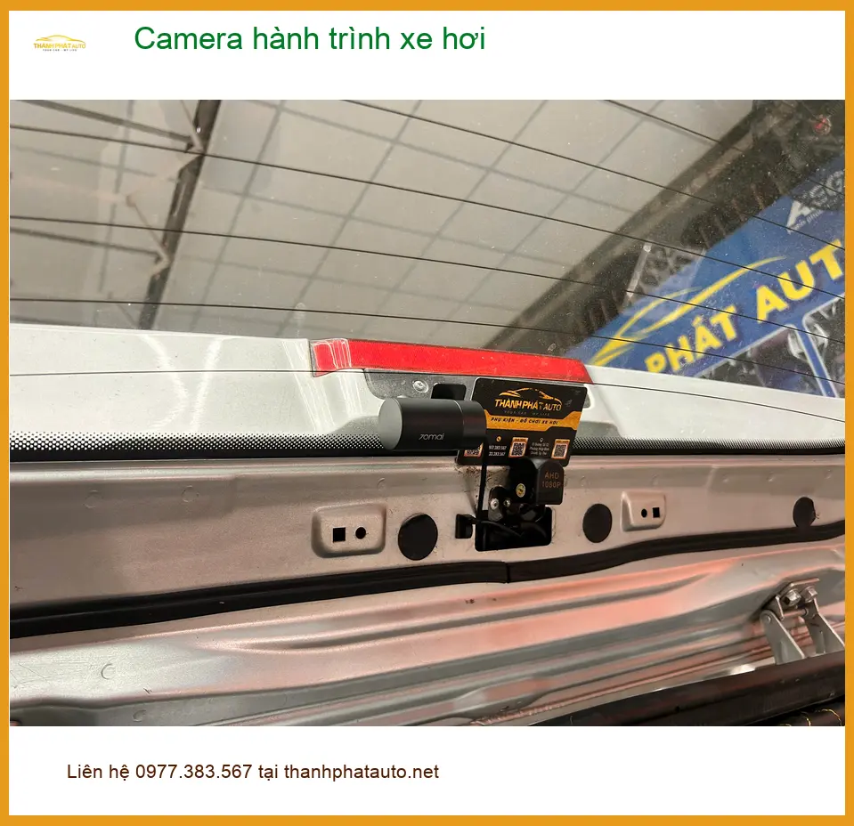 Anh Minh lắp Camera hành trình xe hơi cho Hyundai Santa Fe tại Quận 2 để an tâm lái xe ảnh thực tế 4