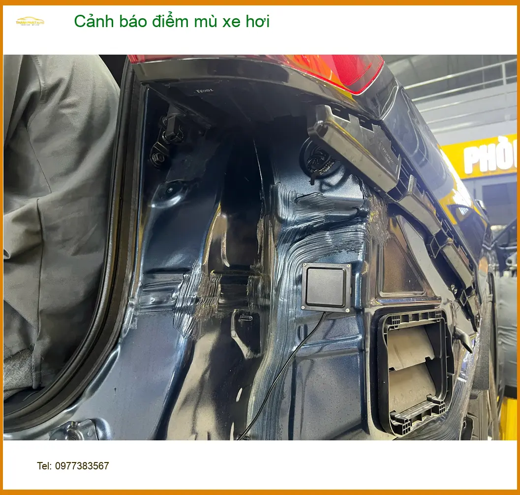 Anh Duy lắp cảnh báo điểm mù xe Honda CRV tại Quận 3 để an tâm hơn khi chuyển làn
