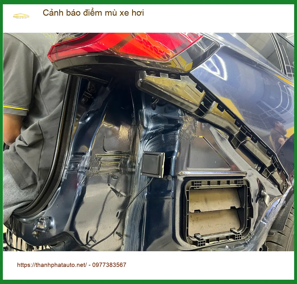 Anh Quang lắp cảnh báo điểm mù Hyundai Santa Fe tại Quận Bình Tân
